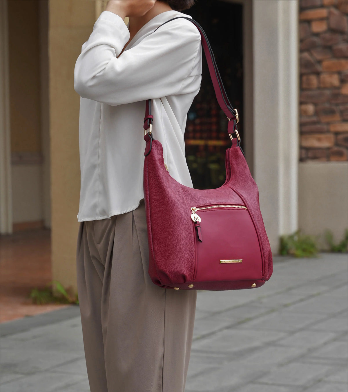 Vegan Leather Womens Shoulder Handbag M946