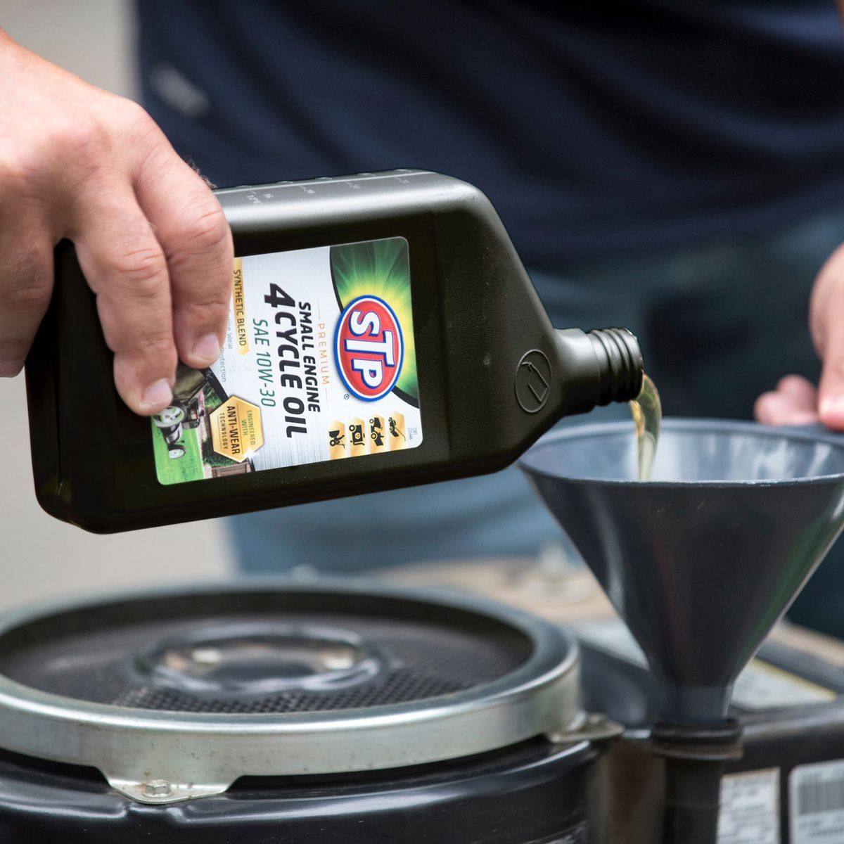 32 oz Four-Cycle Oil SAE 10W-30 U25030