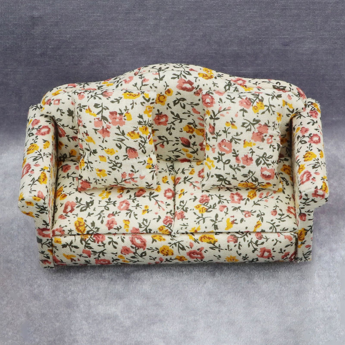 Miniature Dollhouse Couch with Pillow X1268