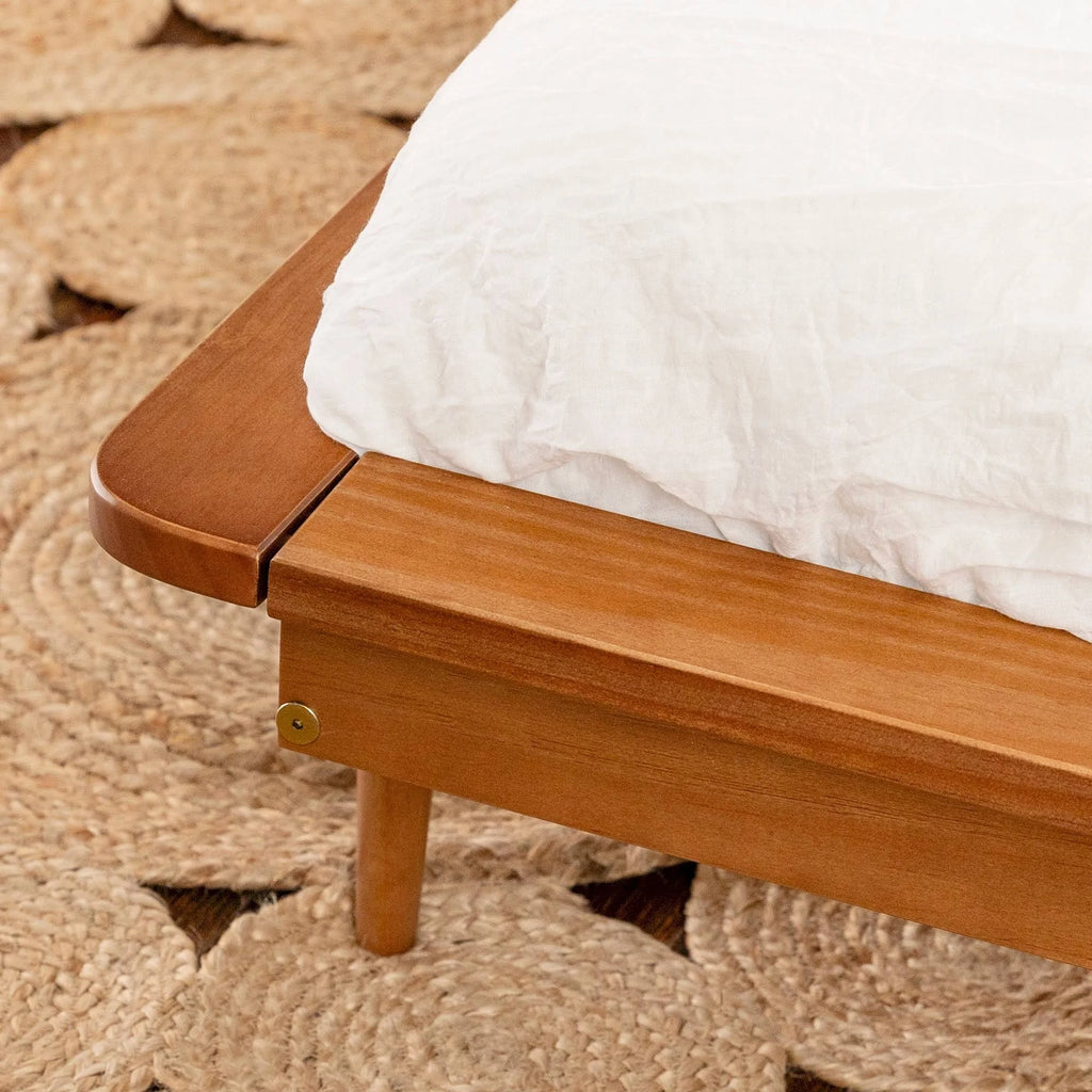 Solid Pine Wood Spindle Bed - Light Oak - Queen D914908