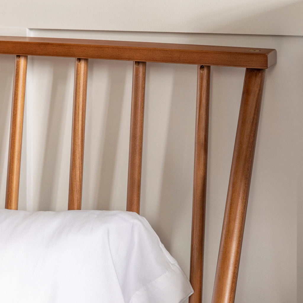 Solid Pine Wood Spindle Bed - Light Oak - Queen D914908
