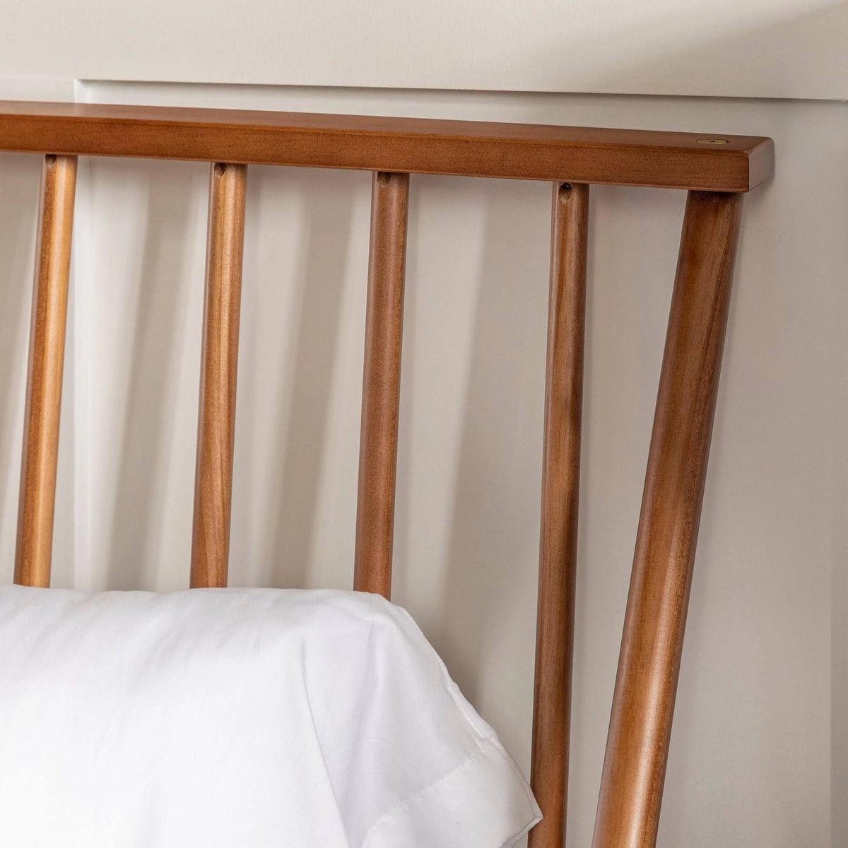 Solid Pine Wood Spindle Bed - Light Oak - Queen D914908
